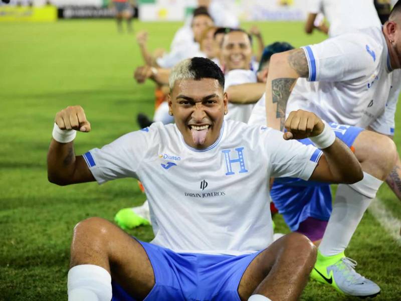 La celebración de Supremo tras su gol contra los tiktokers de El Salvador.