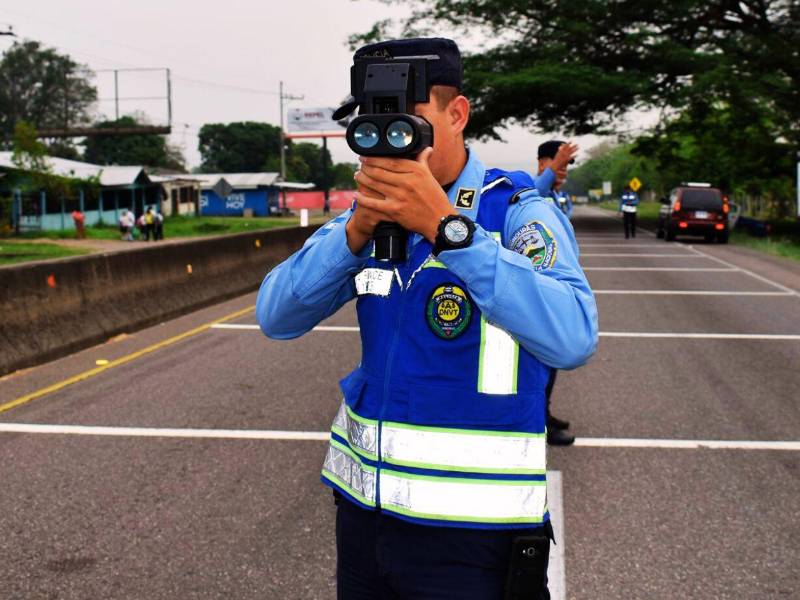 Los radares para medir la velocidad se mantienen en uso en las principales carreteras del país.
