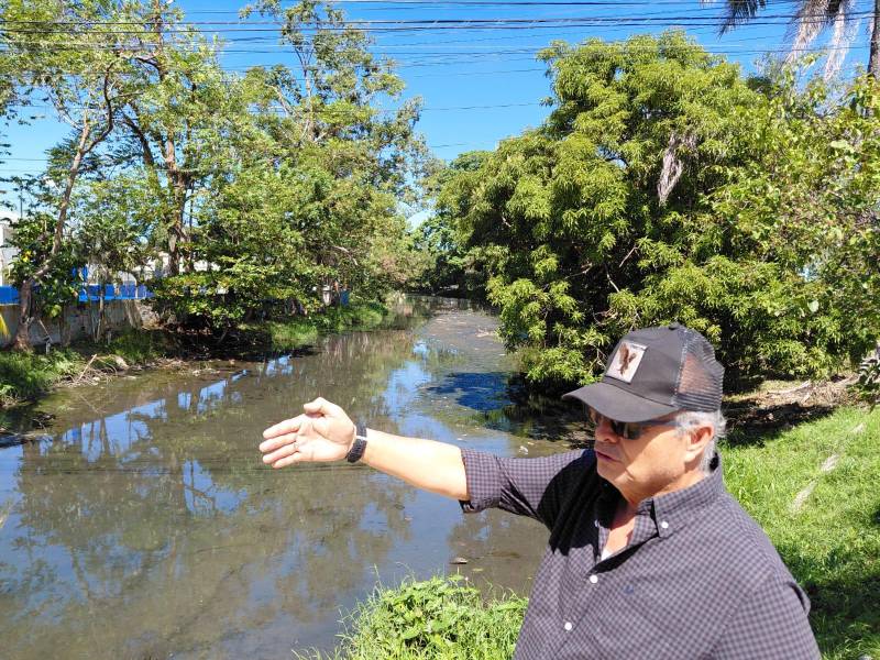 El empresario ceibeño Wilson Cálix ha iniciado una etapa decisiva en su esfuerzo por transformar el estero de La Ceiba, contando con el respaldo de los diputados.