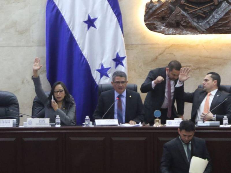 El gobierno ha planteado ajustar el presupuesto a una cifra cercana a 430 mil millones de lempiras.