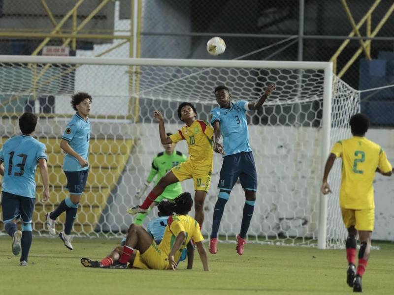La Selección de Honduras está enfrentando a Guyana en su debut en el Premundial Sub-17 de la Concacaf.