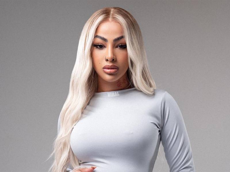 La artista urbana dominicana Jorgina Guillermo Díaz, conocida mundialmente como Yailin “La Más Viral”, vivió uno de los momentos más significativos de su vida personal y espiritual al inaugurar formalmente la iglesia que había prometido construir como muestra de agradecimiento a Dios.