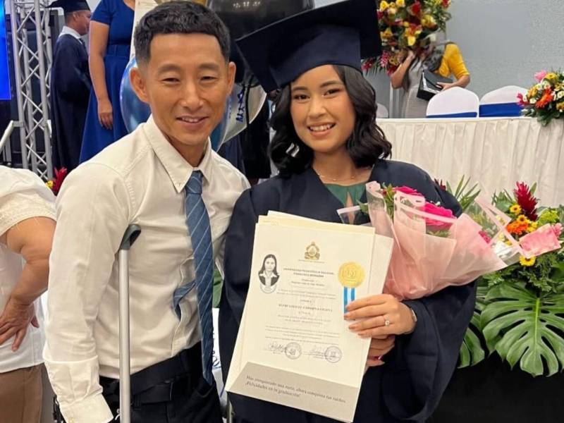 La hondureña Yeimi Licona es la prometida del filántropo y creador de contenido Shin Fujiyama. Hoy, la joven ha celebrado un importante logro en su vida: su graduación.