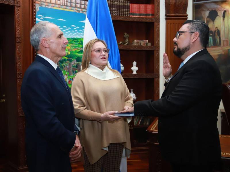 José Leonardo Mejía Espinal fue juramentado como director del Sistema Nacional de Emergencias 911.