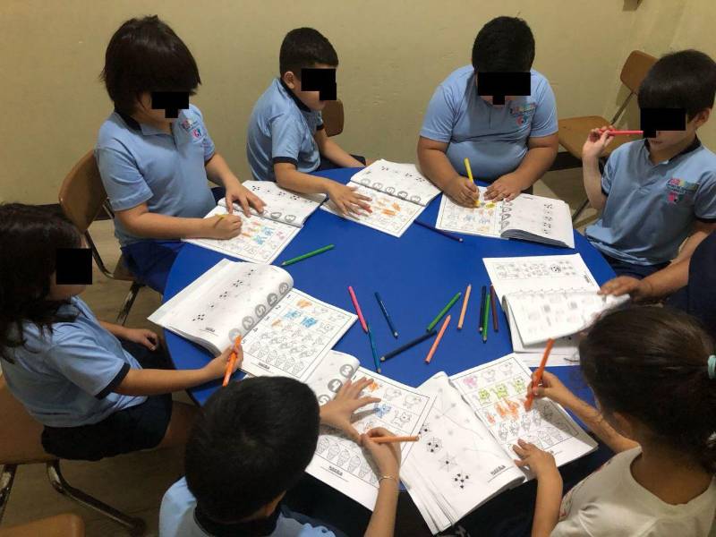 Niños con diferentes diagnósticos reciben clases en el Centro de Aprendizaje y Desarrollo Integral Berakah, ubicado en el barrio Barandillas de San Pedro Sula. En este centro, permiten seis menores por aula.
