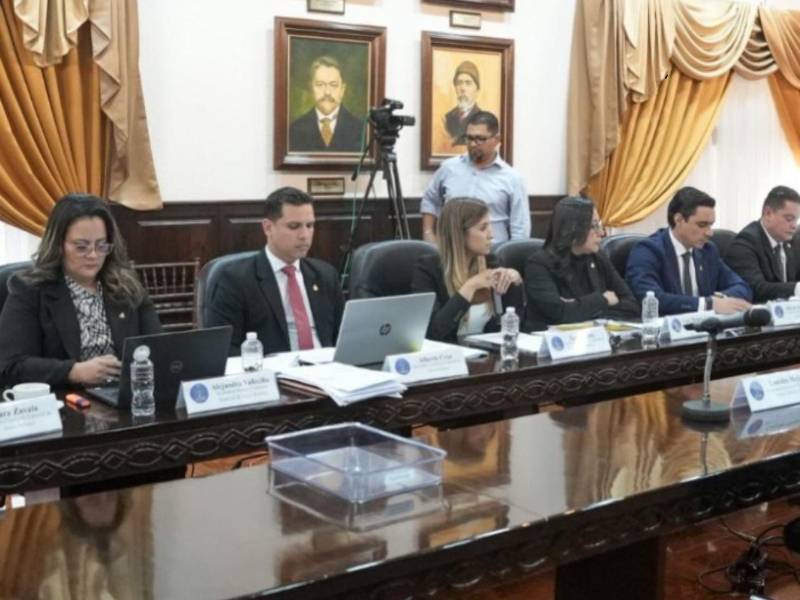 El 13 de abril el Congreso Nacional inició el proceso de juicio político contra varios funcionarios vinculados a organismos electorales.