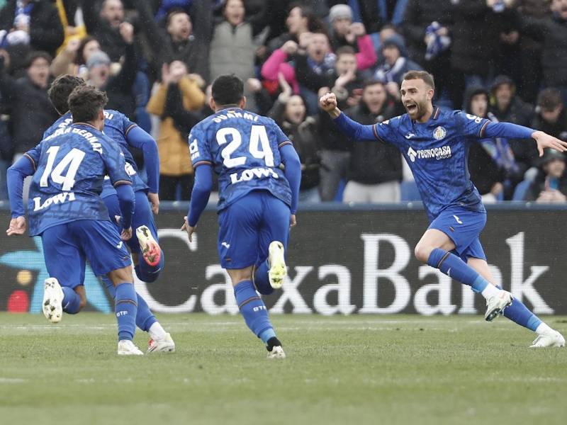 Mauro Arambarri corre a festejar su gol que dio la victoria al Getafe ante Atlético.