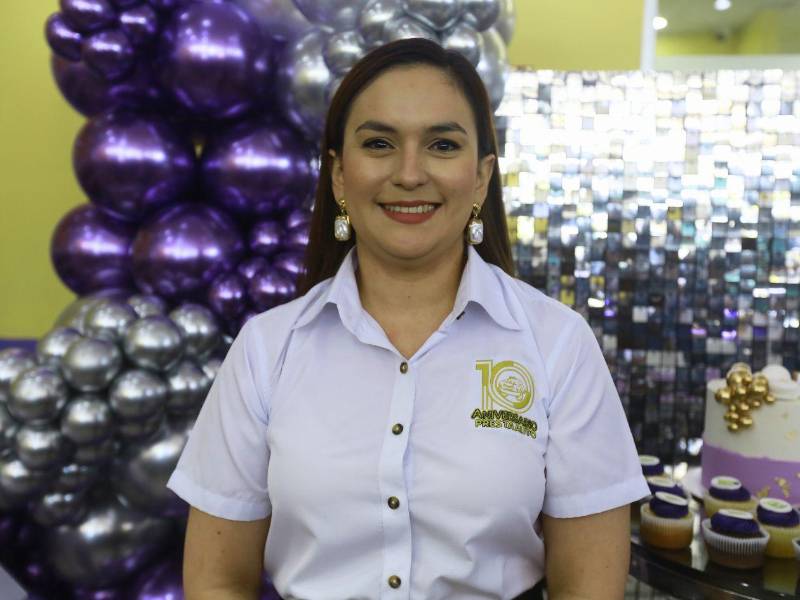 Candy Alcántara, gerente de Presta Auto San Pedro Sula, destacó que el compromiso de la empresa es brindar una excelente atención a todos los clientes que los visiten.