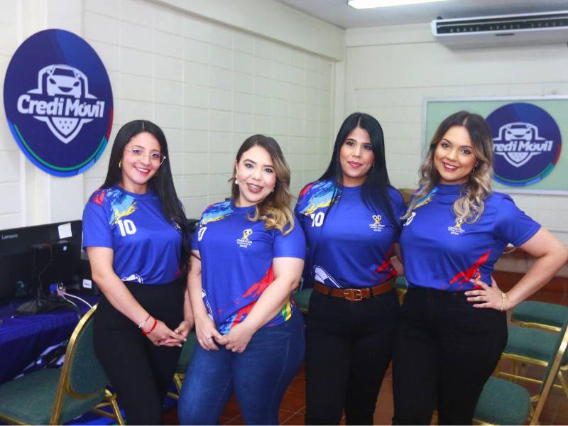 El equipo de Credi Móvil está listo para atender a los clientes.