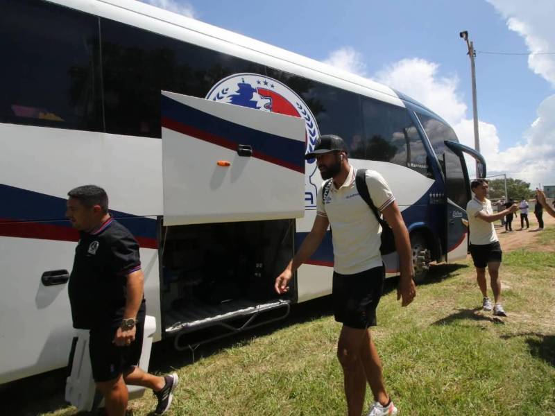Momento de la llegada del Olimpia al estadio para disputar el duelo ante Juticalpa.