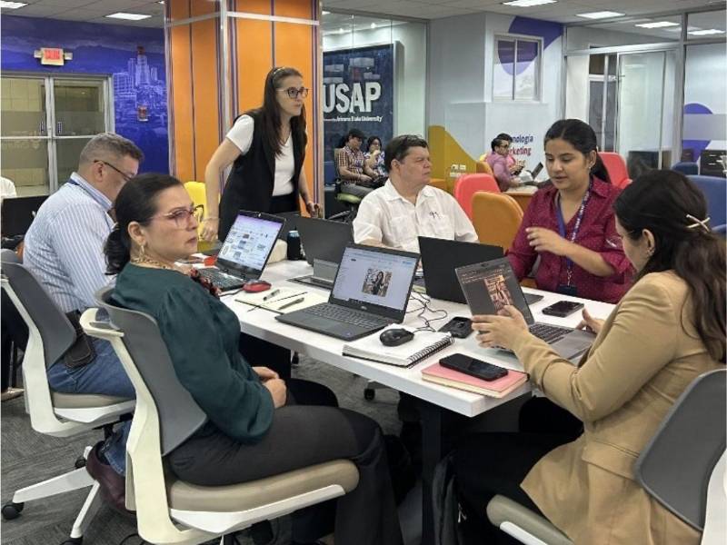 El Dr. Senén Villanueva, rector de la Universidad de San Pedro Sula, participó junto a los docentes en el programa integral de Gemini Experience y Gemini Academy.