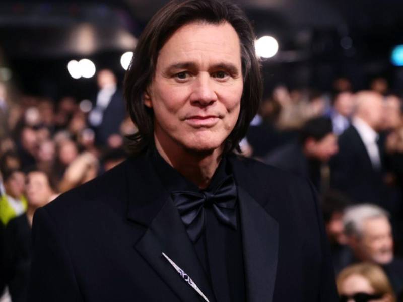 La polémica inició porque durante la gala de premiación de los Premios César 2026, el rostro de Jim Carrey lució diferente, como si el actor se hubiese sometido a cirugías estéticas.