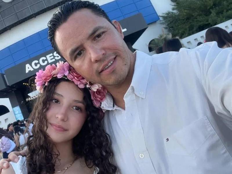En la imagen, Carlos Arellano con hija Paloma Nicole.