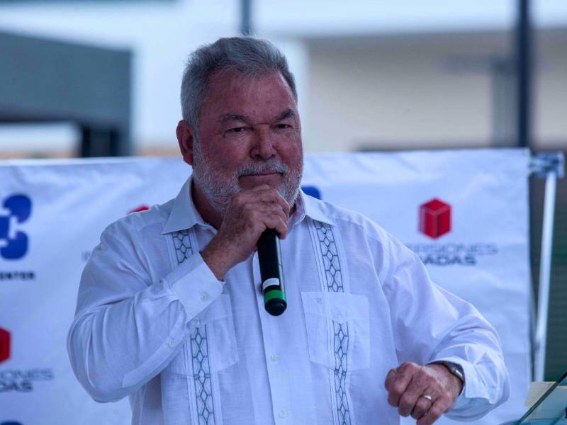 Roberto Contreras, alcalde de San Pedro Sula, resaltó la visión empresarial de Raymound Maalouf, al construir el Town Center, donde antes solo había un terreno improductivo.