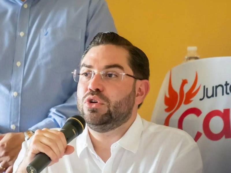 Con la designación de Cálix, el Partido Liberal busca completar los 65 votos que requiere la moción.