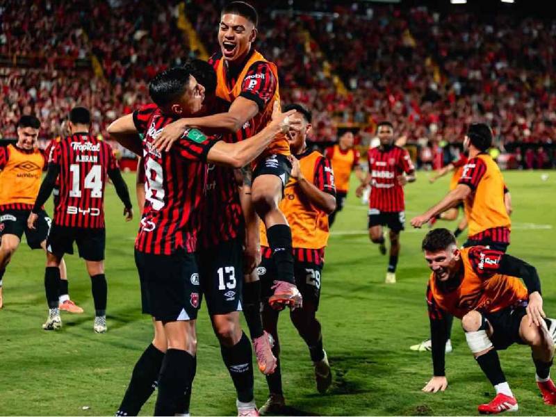 Alajuelense alcanzó su título 31 tras vencer al Saprissa en la final del fútbol de Costa Rica.