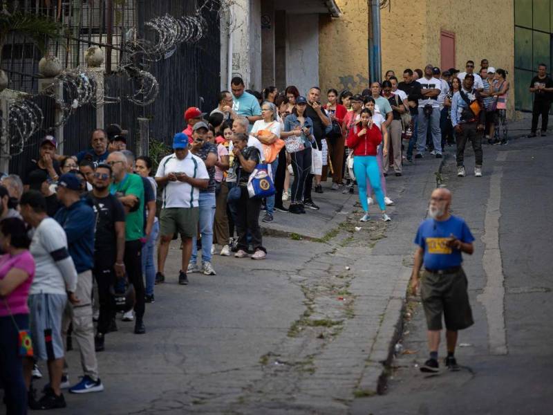 Fotografía de habitantes de Caracas un día después de la captura de Maduro.