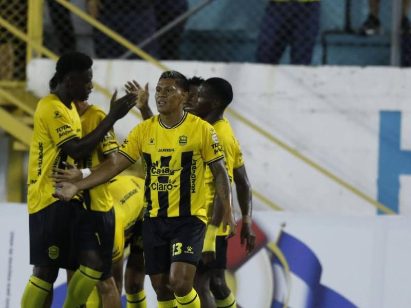 Real España arrolla al Olancho FC en el inicio del Apertura 2025