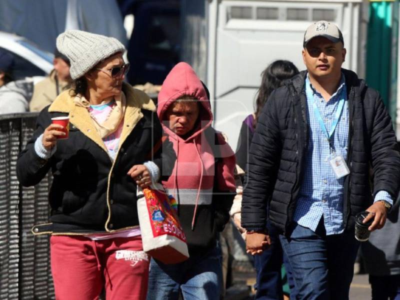 Hondureños, guatemaltecos y salvadoreños se mantienen bien abrigados debido a una inusual y severa ola de frío que afecta con mayor intensidad sus países, con temperaturas históricamente bajas en zonas montañosas. Estas son las fotos.