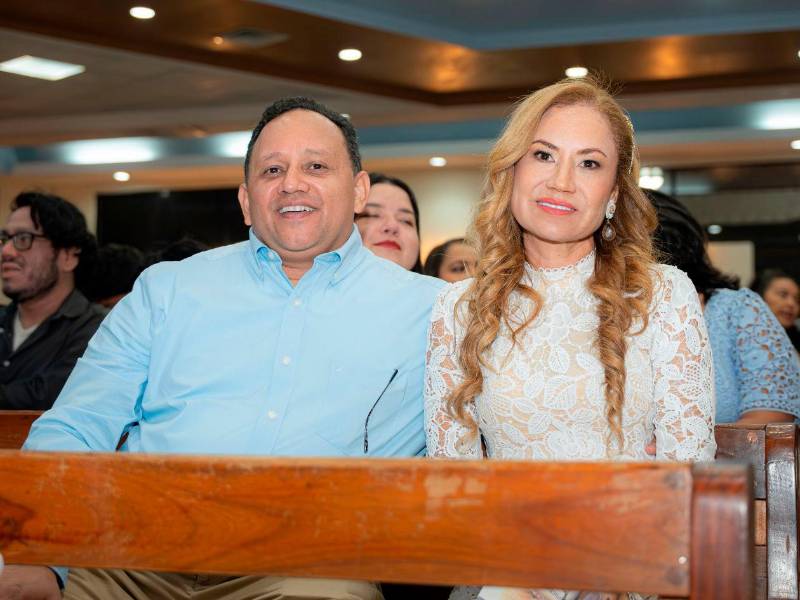 Jorge Alberto Durón Silva y Delia Susana Guifarro Díaz, padres de Jorge Ozael.