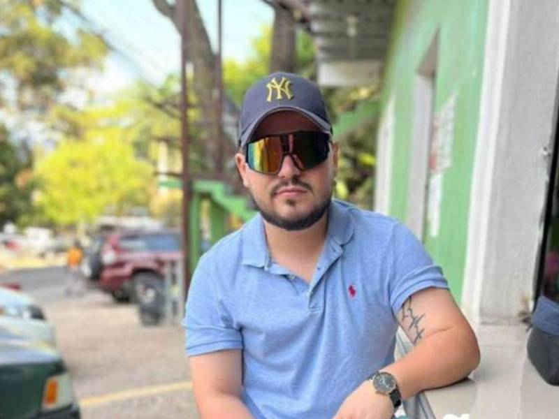 Fotografía en vida de Erik Lenin Pineda Castellanos.