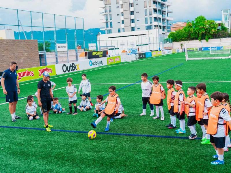 Es una bonita oportunidad para que los niños aprendan de unos de los clubes más grandes del mundo.
