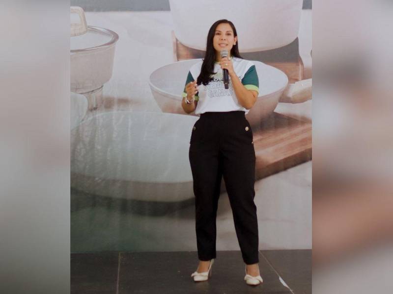 Uryela Cuadra, gerente de Marketing de Banco Azteca Honduras, invitó a los hondureños a abrir o incrementar sus ahorros, acumular puntos y completar la exclusiva colección.