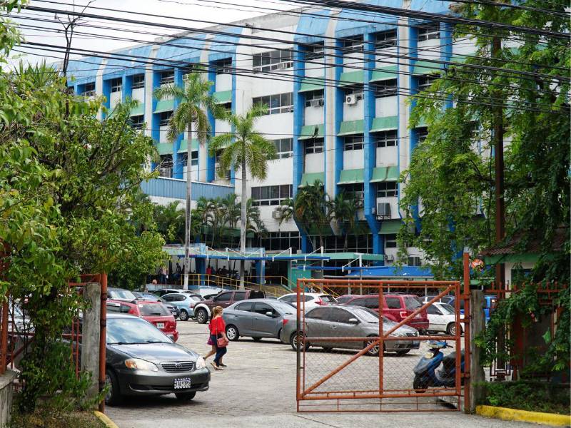 Fotografía de uno de los accesos al hospital Mario Rivas de San Pedro Sula.