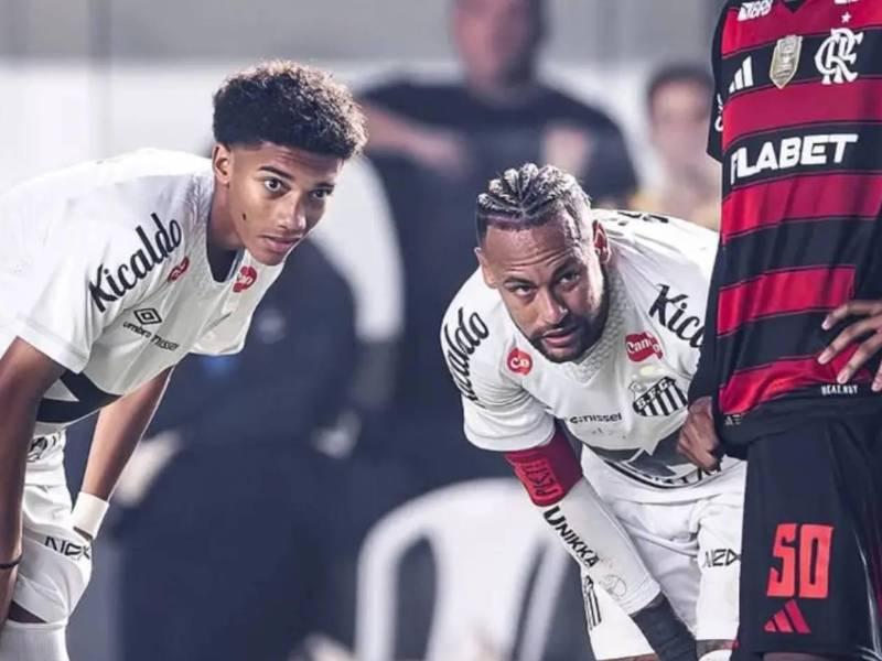 El hijo de Robinho fue compañero de Neymar en el Santos de Brasil.
