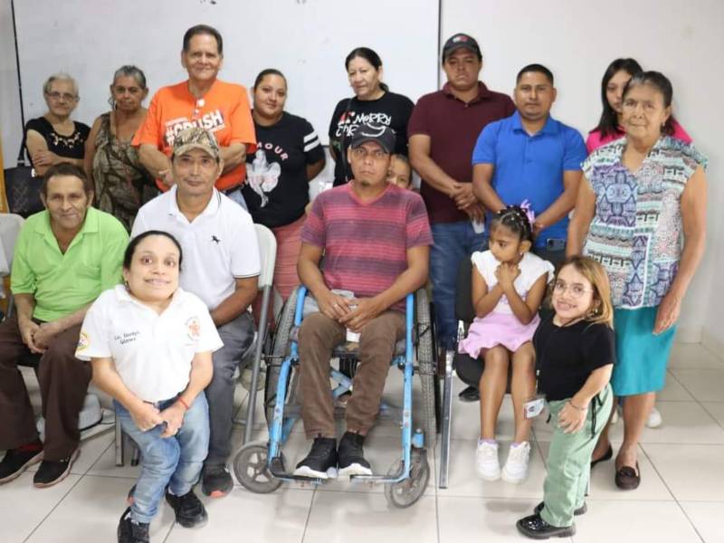 Gladys y su hermana Yolanda no solo comparten el síndrome de Morquio, sino también el compromiso de apoyar a personas con retos especiales.