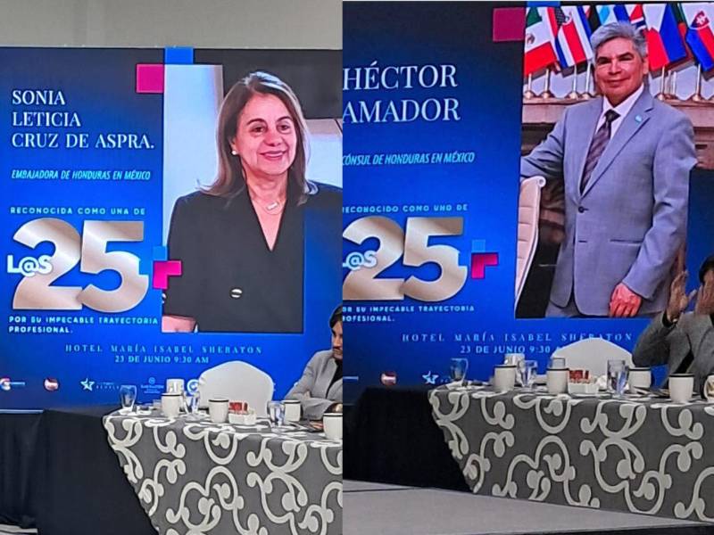 Diplomáticos hondureños durante el reconocimiento a las figuras más influyentes.