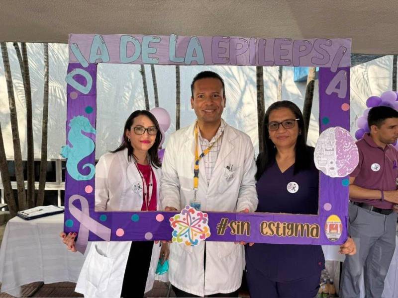 El doctor Arnold René Thompson, neurólogo del hospital Mario Rivas, durante una actividad conmemorativa del Día Internacional de la Epilepsia.