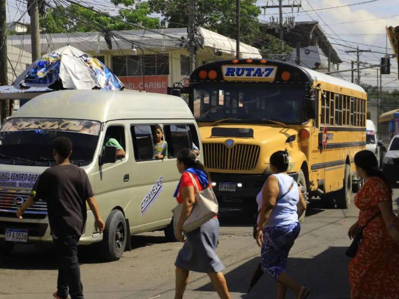Los usuarios del transporte en San Pedro Sula esperan que no se produzca un incremento en las tarifas del pasaje en buses urbanos.