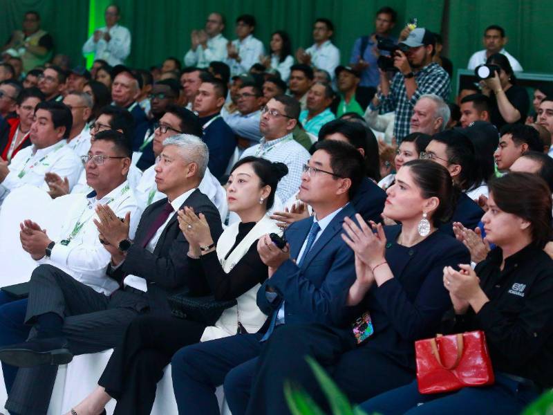 Productores, representantes de gobierno y diplomáticos participaron en el congreso.