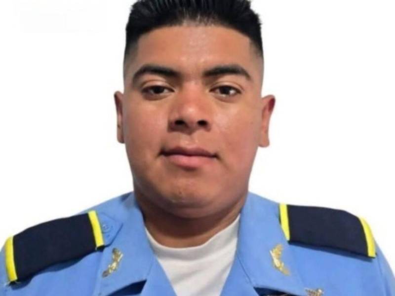 <b>Erlin Marin Izaguirre Sánchez es el policía que murió en el enfrentamiento.</b>