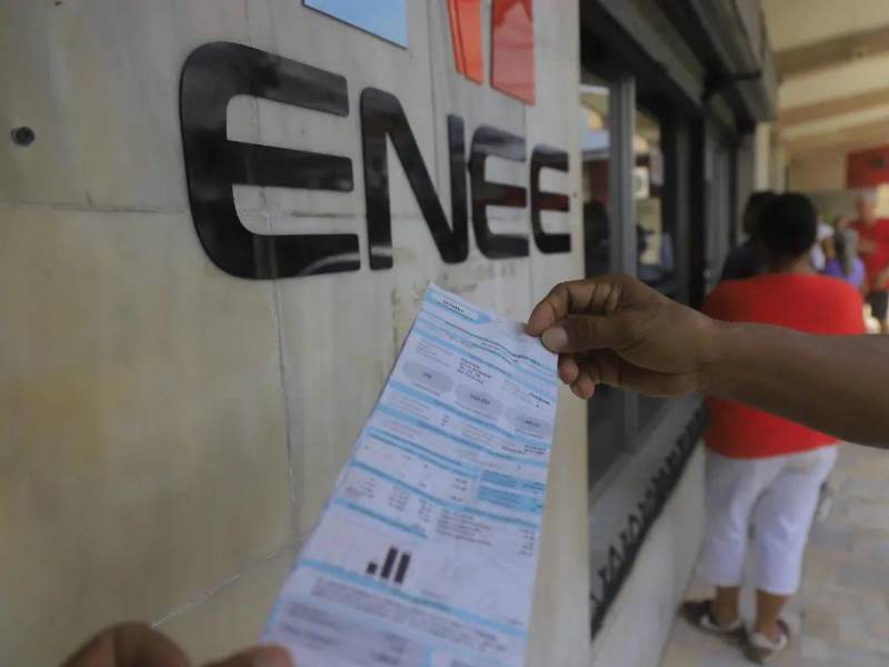 El beneficio impulsado por el gobierno anterior alcanza a unas 900,000 familias.