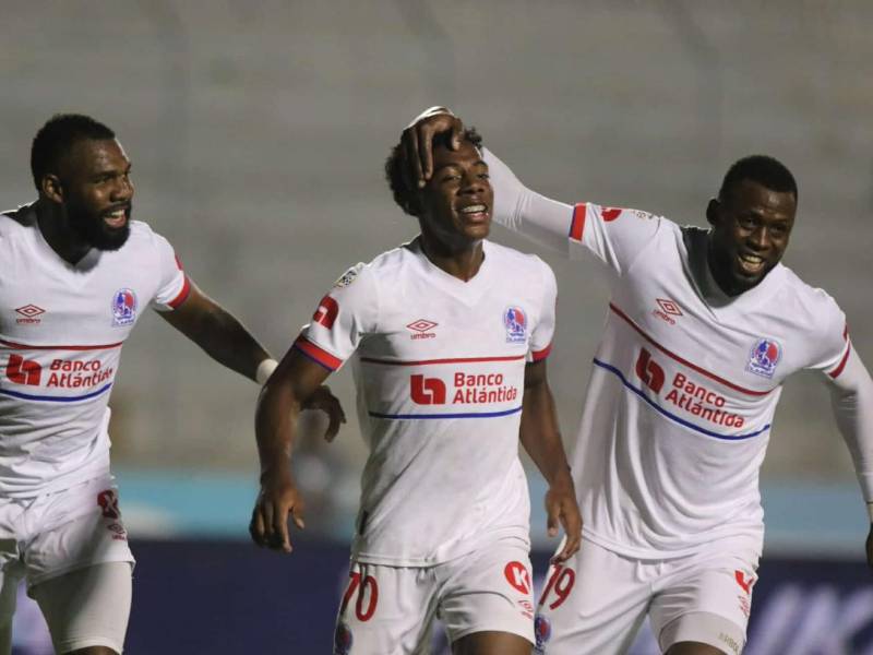 Dereck Moncada celebrando el primer gol del clásico Olimpia vs Motagua.