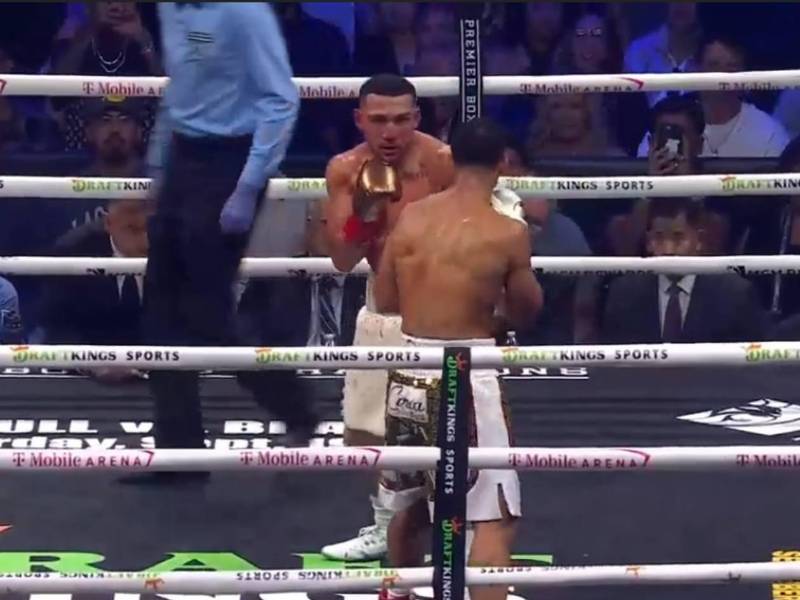 Teófimo López está peleando en Las Vegas, Estados Unidos.