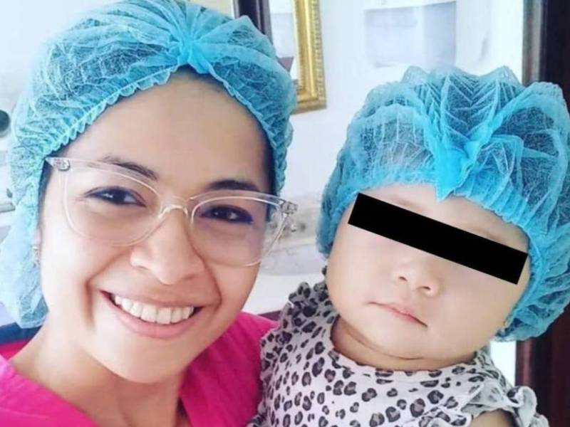 La muerte de la pequeña Ana Paula Reyes Alemán, de casi tres años, conmocionó al país el domingo 2 de febrero de 2025, luego de que se conociera que su madre le quitó la vida tras degollarla en el sofá de su casa durante la madrugada, en la colonia Las Flores, en San Pedro Sula, zona norte de Honduras.