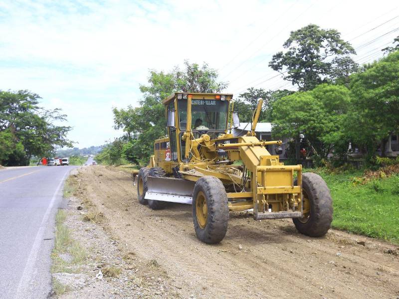 La maquinaria también estaba en trabajos de terracería.