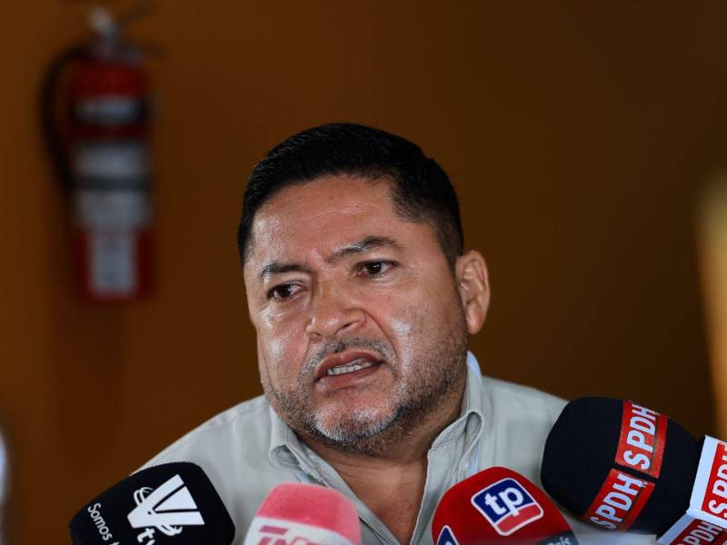 <b>Santiago Motiño</b>, alcalde de La Lima, expresó su preocupación por la situación de algunos institutos emblemáticos del municipio. Señaló que, pese a ampliar la oferta de carreras técnicas, no han logrado los resultados esperados en matrícula y fortalecimiento educativo.