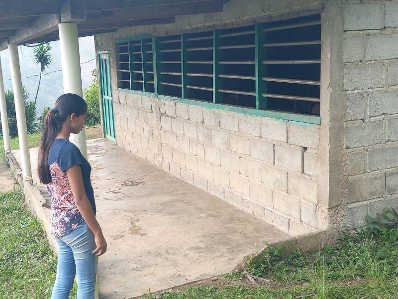 La falta de centros educativos de nivel medio en El Merendón también limita el desarrollo académico de los jóvenes.