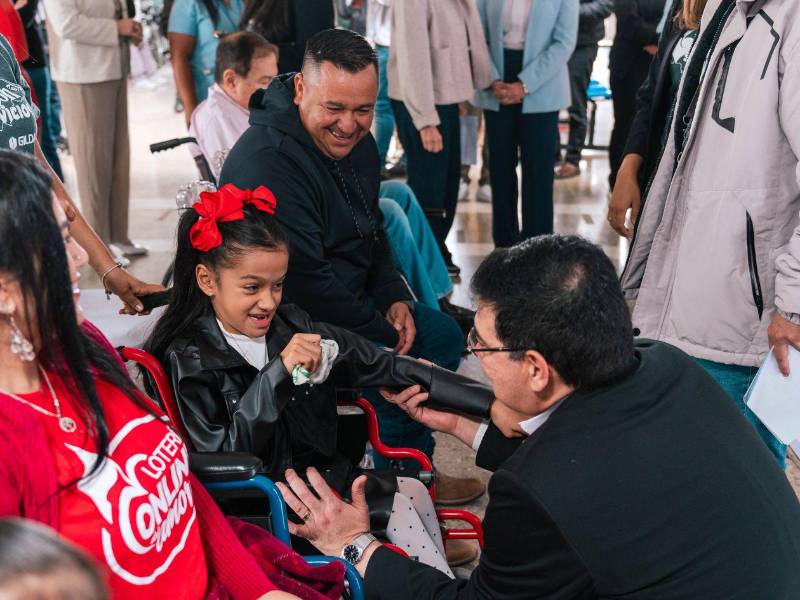 Carlos Girón, vicepresidente corporativo de Imagen y Reputación Institucional de Banco Atlántida, invitó a los hondureños a sumarse a esta gran obra de amor.