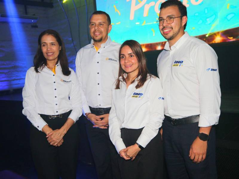 UNO y Tiendas Pronto celebra con los clientes la temporada más emocionante.
