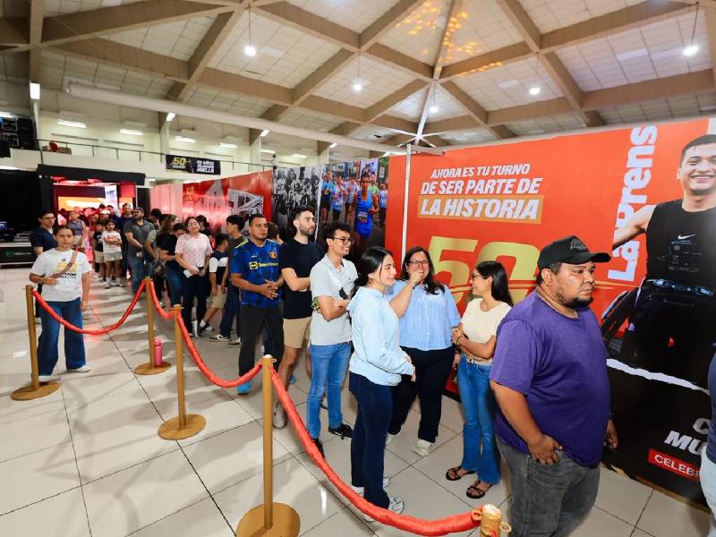 Expocentro recibió a miles de corredores en su primer día de entrega de kits.
