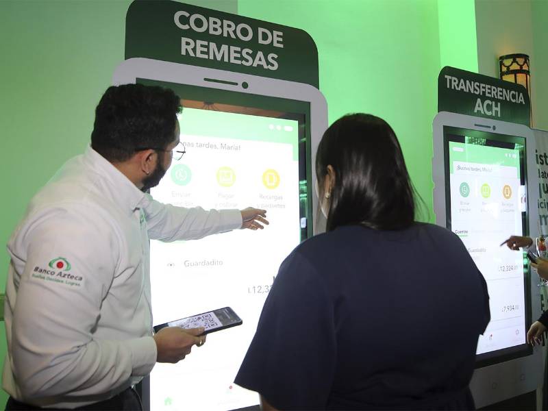 Centro de Experiencias Digitales donde los asistentes interactuaron con la App en tiempo real.