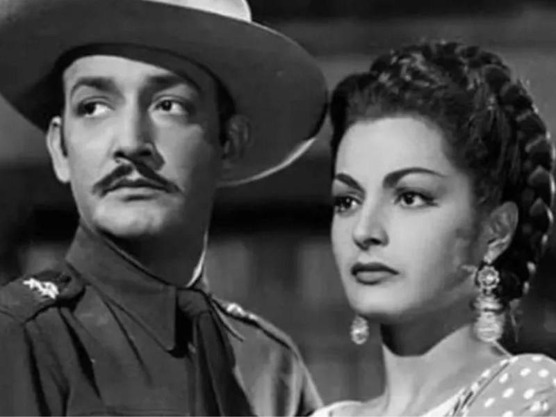 La belleza y el talento de Elsa Aguirre la convirtieron en uno de los grandes rostros de la Época de Oro del cine mexicano, pero fuera de las cámaras su vida sentimental también despertó enorme interés. Tres matrimonios, un romance con Jorge Negrete y un amor platónico marcaron la historia personal de la actriz.
