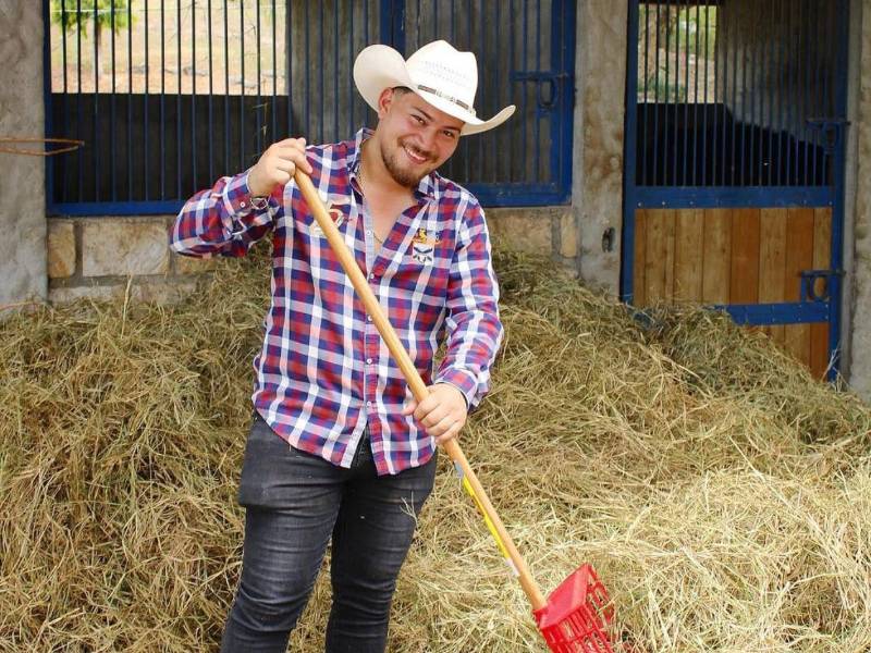 El estado de salud del tiktoker hondureño Hernán Martínez continúa siendo delicado tras el accidente de tránsito que sufrió esta semana en el anillo periférico de Tegucigalpa, según la información confirmada por sus familiares.