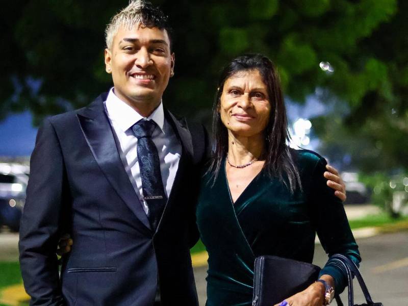 Después de confirmar que su vínculo con Milagro Flores había llegado a su fin, Supremo decidió celebrar las fiestas de Año Nuevo junto a su madre y en la casa de Dios.