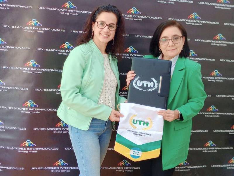 Pasantía de personal administrativo en la Universidad de Extremadura en 2025.